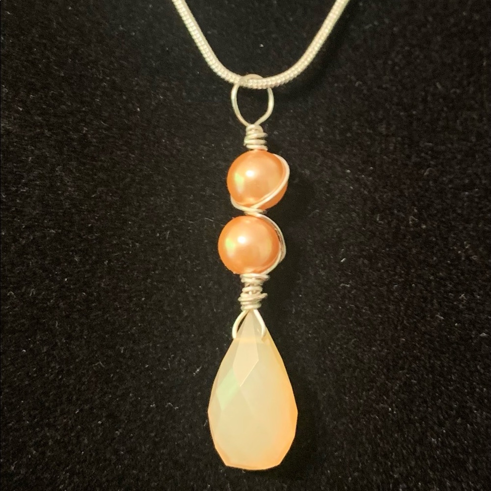 Pearl, Calcedony Tear drop Briolette/Peach Cultured Pearl.SS Wire wrapped - Picture 3 of 8